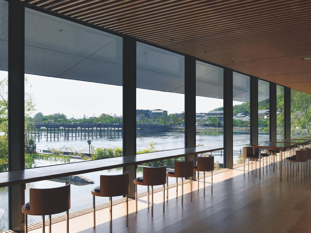 A cafe offering the finest view of Togetsukyo Bridge